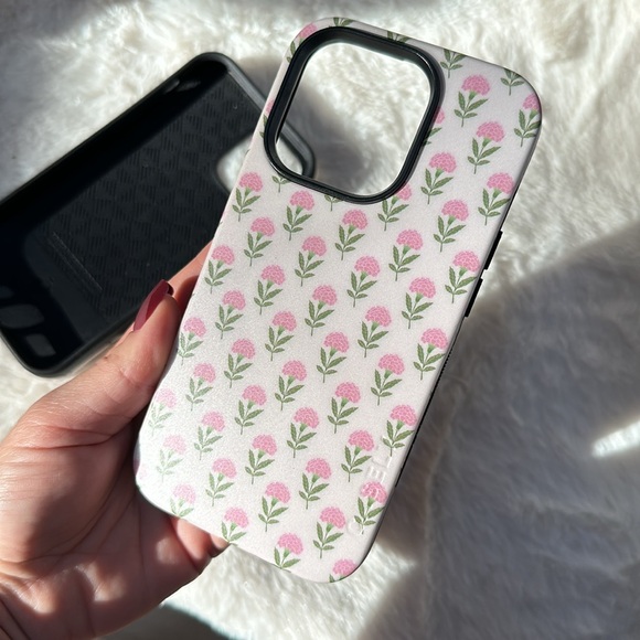 Set of 2 Casely BOLD MagSafe IPhone 14 Pro cases Face and Jenna's Flowers - Picture 4 of 6